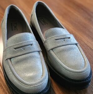 TOMS Cara Metallic Silver Penny Loafers 7.5